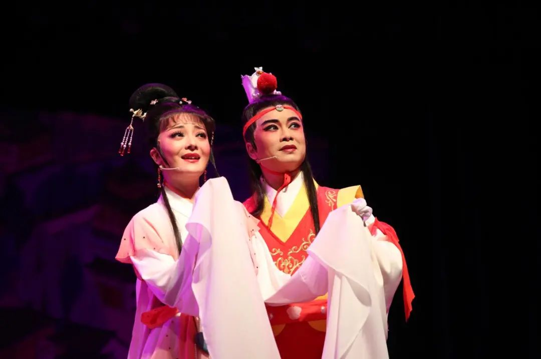 时间:11月12日18:30(6)沪剧 《半把剪刀》时间:11月5日18:30(5)沪剧