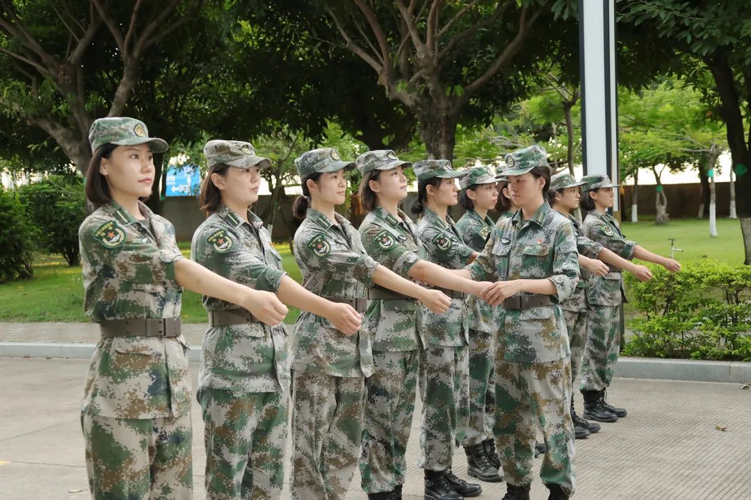 新毕业女军官,来了!