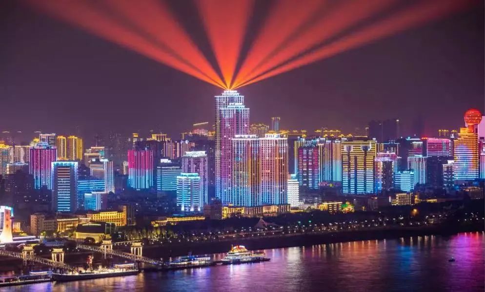 武汉长江灯光秀 图片来源:长江网