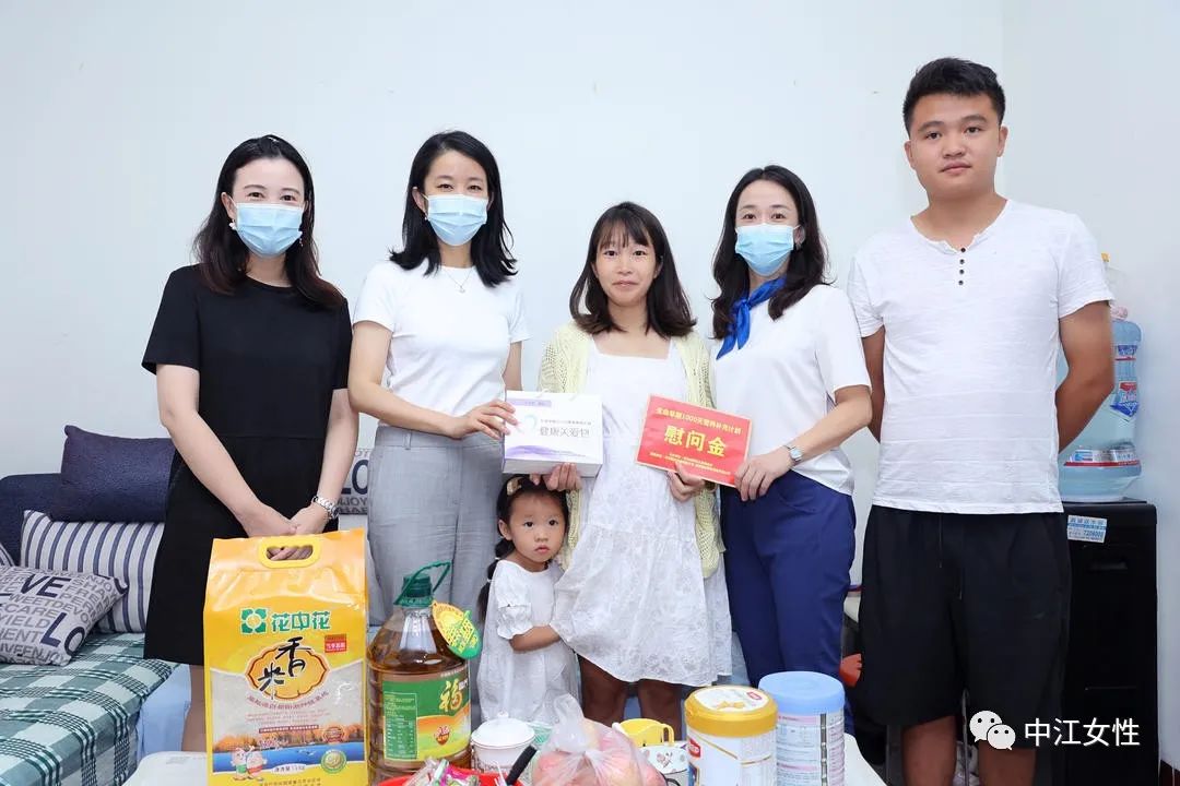 省妇儿基金会理事长王洁琼,拜耳健康消费品营养品类负责人顾晓娟,拜耳
