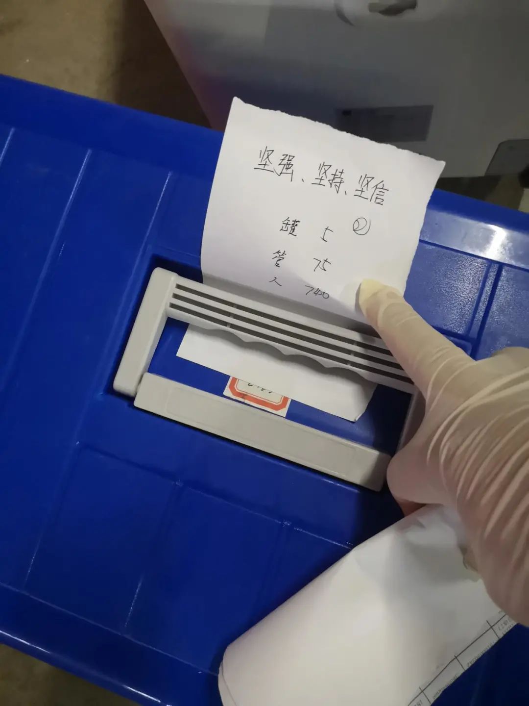 与时间赛跑为抗疫加速一一来自湖里区核酸检测采样标本转运一线的报告