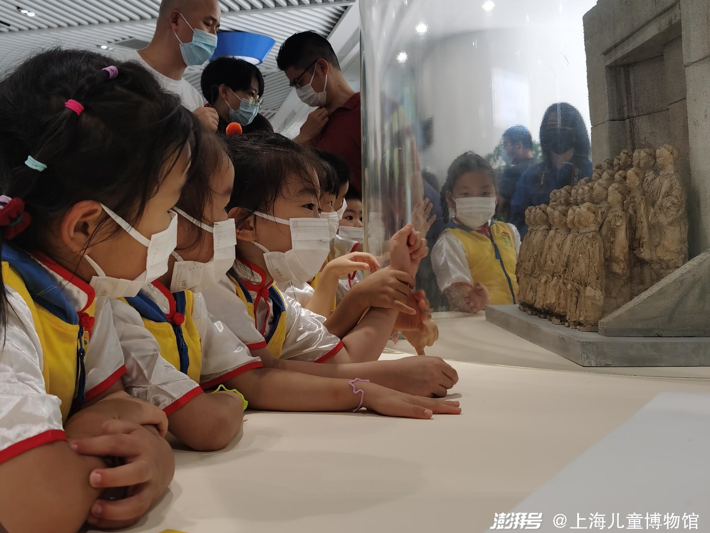 以美育人这场雕塑展以生动形式给孩子们讲述四史