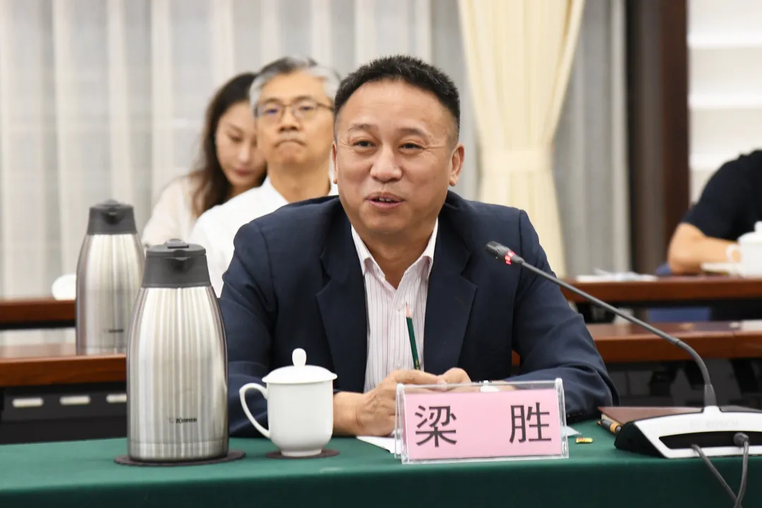 经开区管委会副主任刘力和北工大副校长郭福分别介绍了区校全面战略