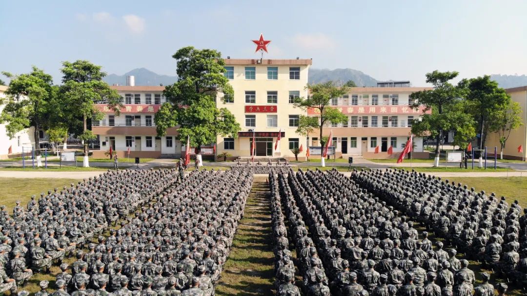 上午9时整,各营分会场战鼓齐鸣,军歌嘹亮,2021年度新兵入伍训练工作