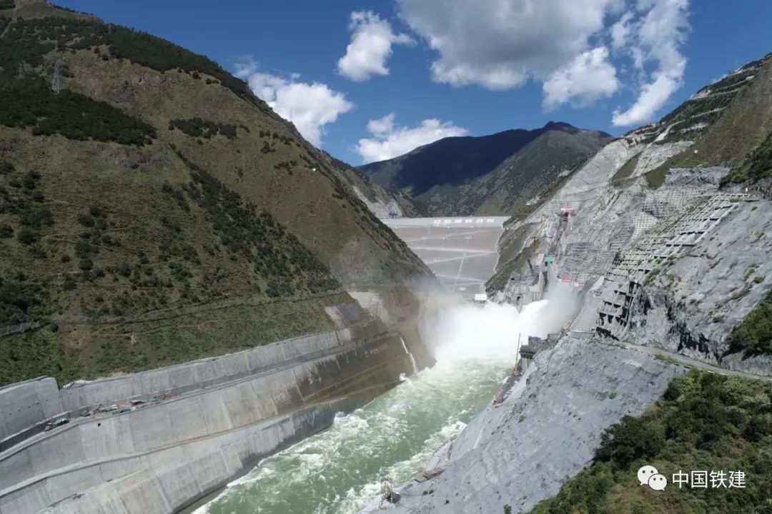 位于四川省甘孜藏族自治州雅江县境内的两河口水电站,是国家和四川省