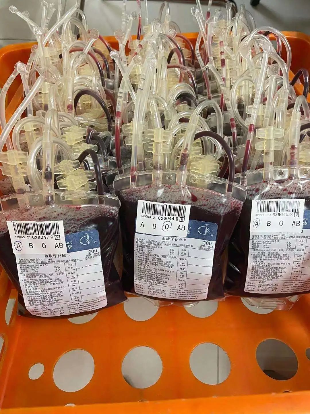 点赞我院94位名医务人员成功献血19200毫升