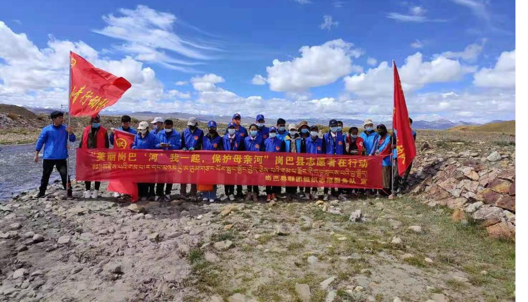 昂仁县妇联组织巾帼志愿者,以环境卫生整治,女性健康知识宣讲,法制