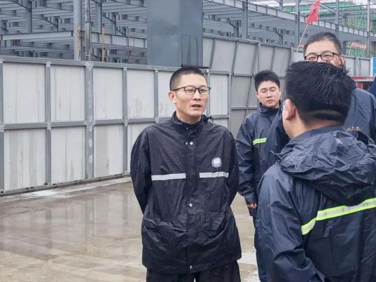 区发改经信局驻企服务专员姚国祥精准服务破难题 加快"五未"项目落地