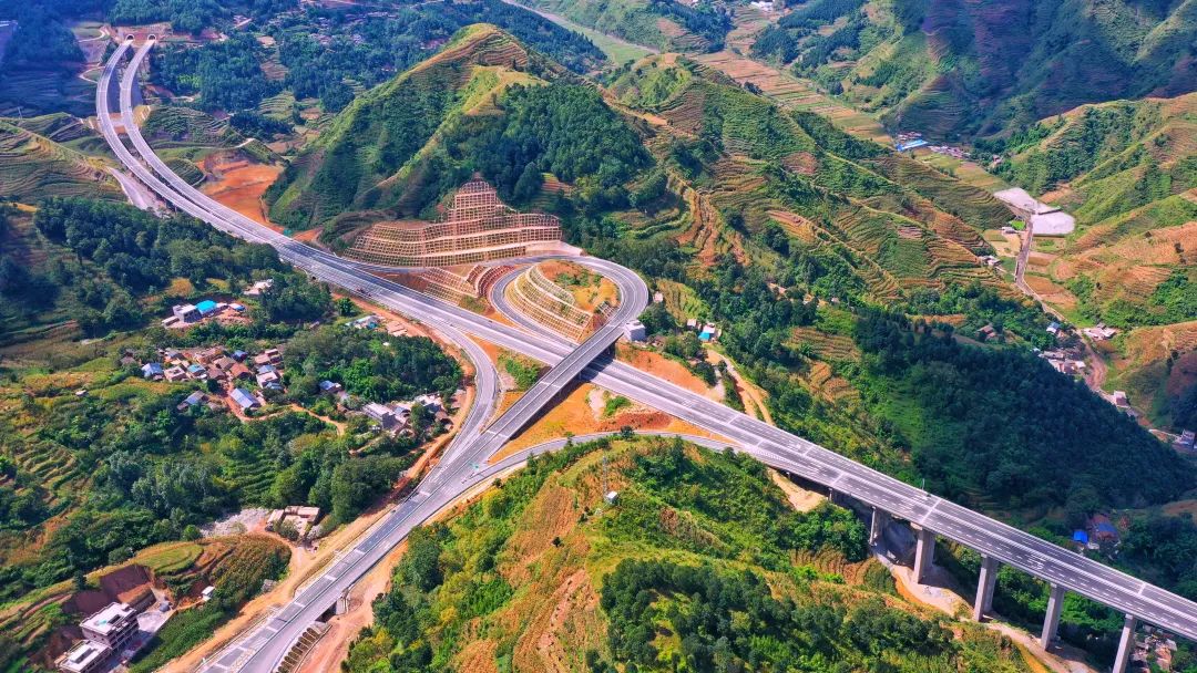 云南宣杨高速通车打通滇东北乡村振兴黄金通道锐资讯