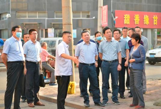 9月29日下午,区委书记周俊带队实地督导检查全区文明城市创建工作