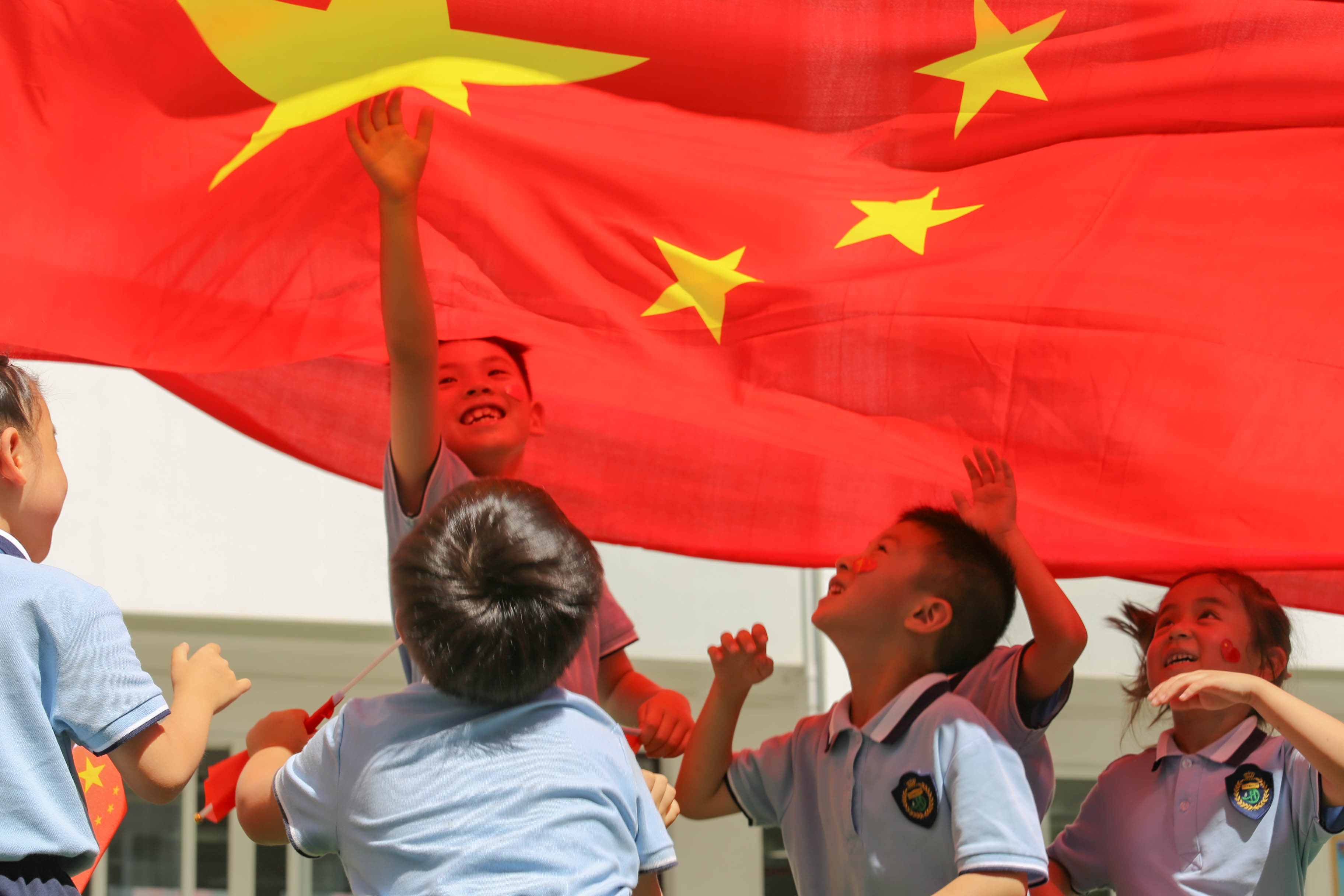 国旗下成长宁波江北区儿童花样为祖国庆生