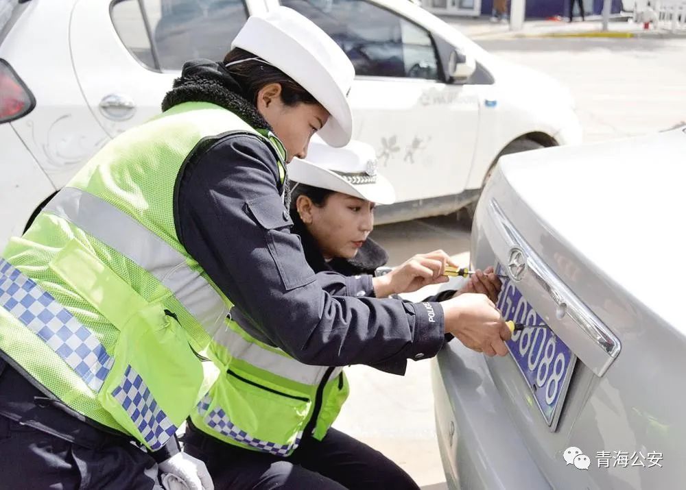学习英模崇尚英模争当英模(37) | 玉树女子交警中队:风雨中的"高原