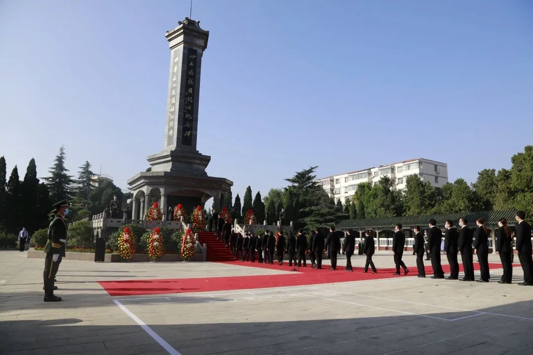 缅怀先烈致敬英雄焦作中院组织干警参加烈士纪念日公祭活动