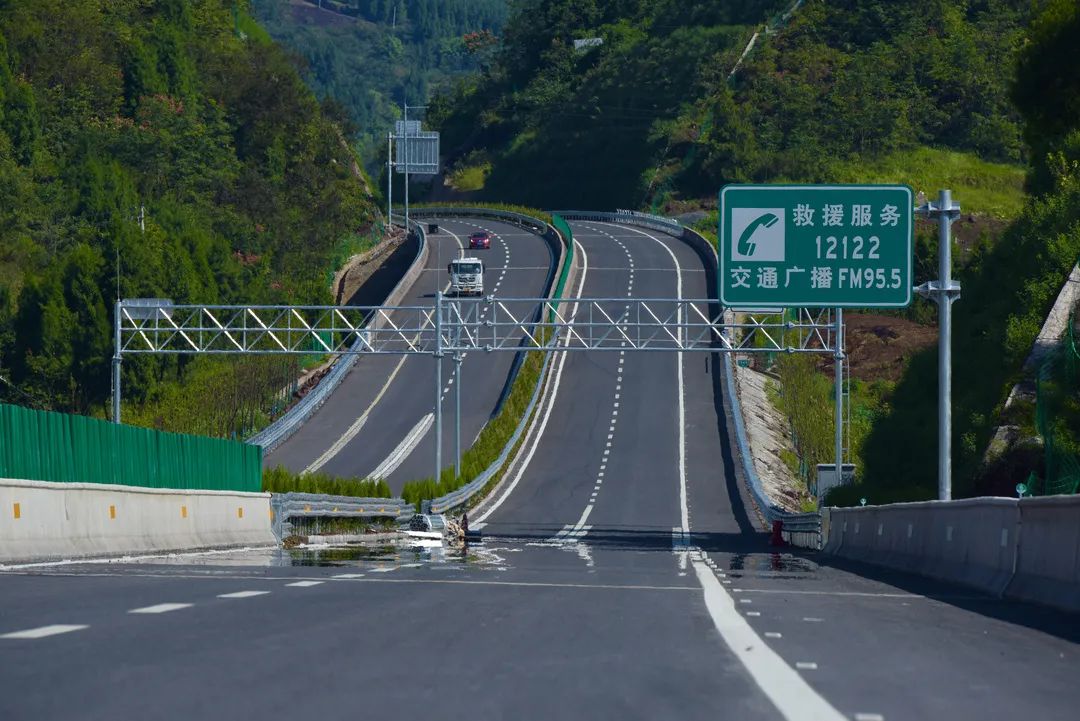这一路段通车重庆县县通高速明年实现