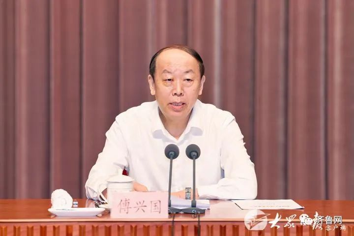 国家公务员局局长傅兴国出席会议并宣布中央决定:李干杰同志任山东