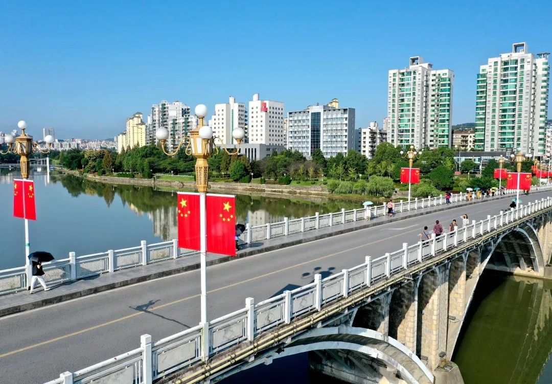 中国红扮靓夷陵城