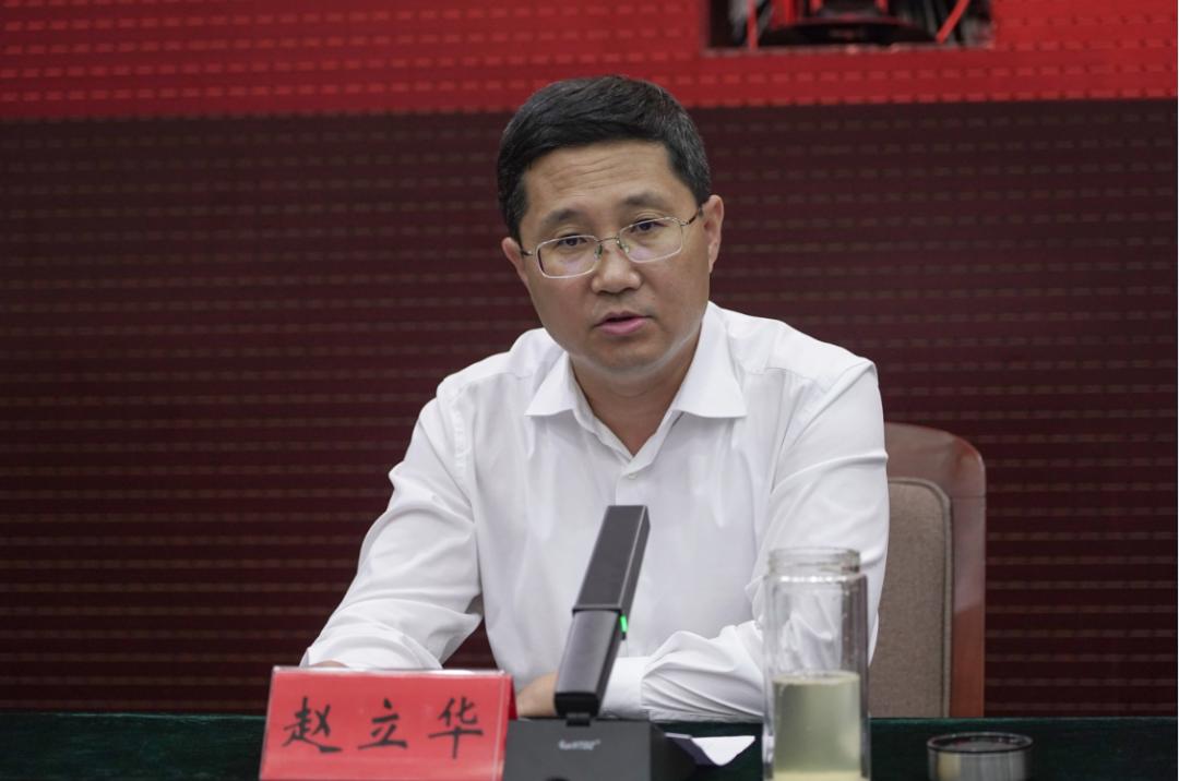 区领导赵立华,骆金凤,侯秀伟,孙永才,孔凡玉出席会议.