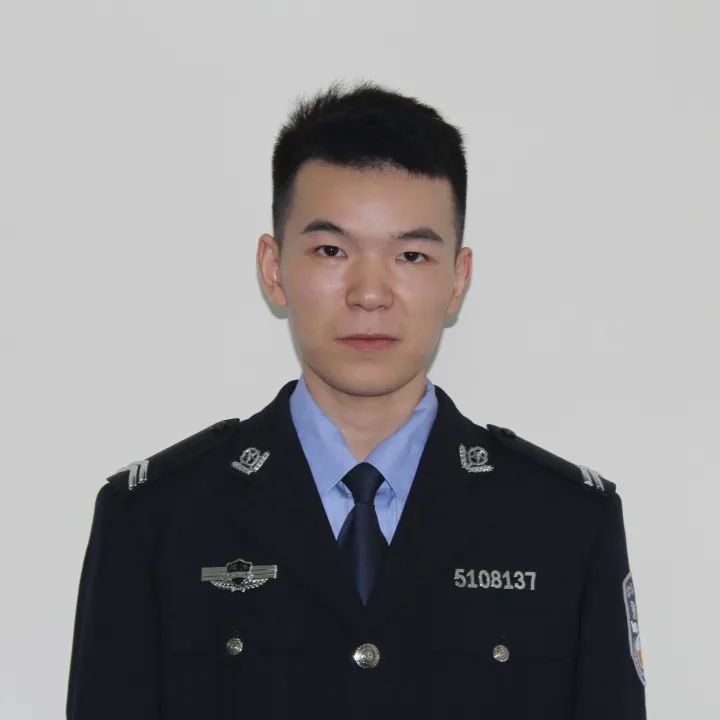 新警杨俊非常荣幸加入监狱人民警察这个队伍,我将矢志不渝为监狱工作