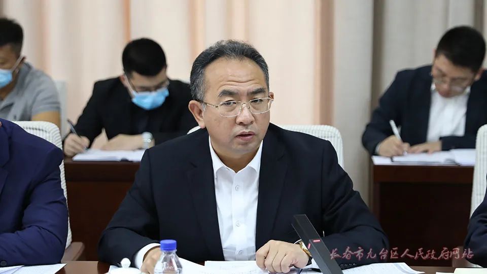 长春市九台区委副书记代区长李欣在区政府常务会议上强调全面学习贯彻