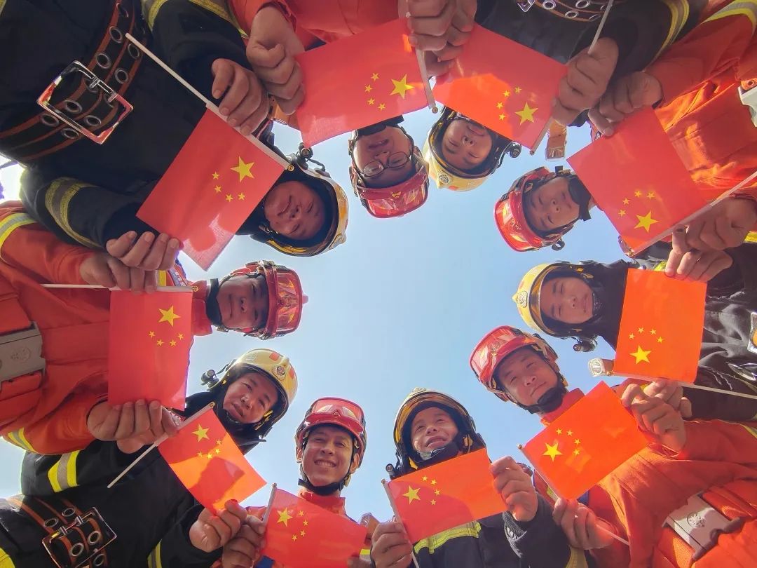 与国旗同框 为祖国庆生 | 看石家庄"蓝朋友"如何"花式"表白祖国!