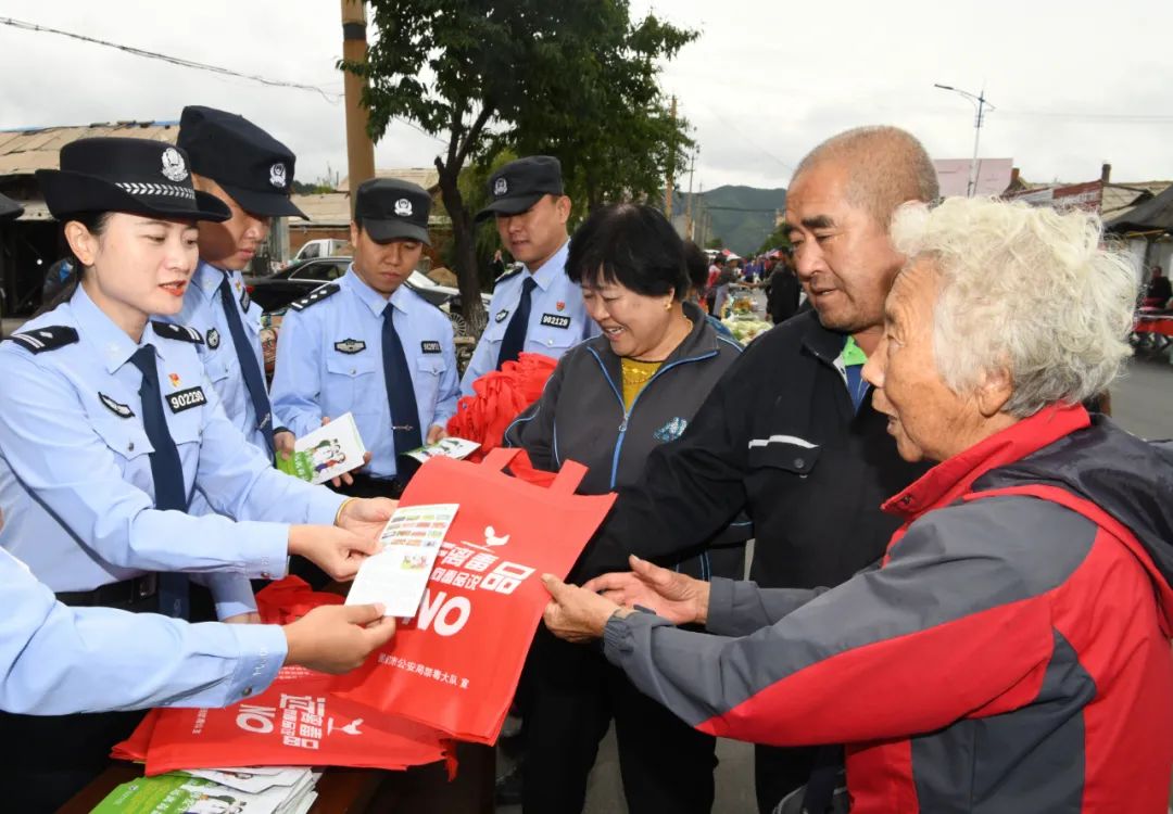 图们市公安局禁毒大队祝愿祖国更加繁荣昌盛,祝愿人民更加幸福安康!