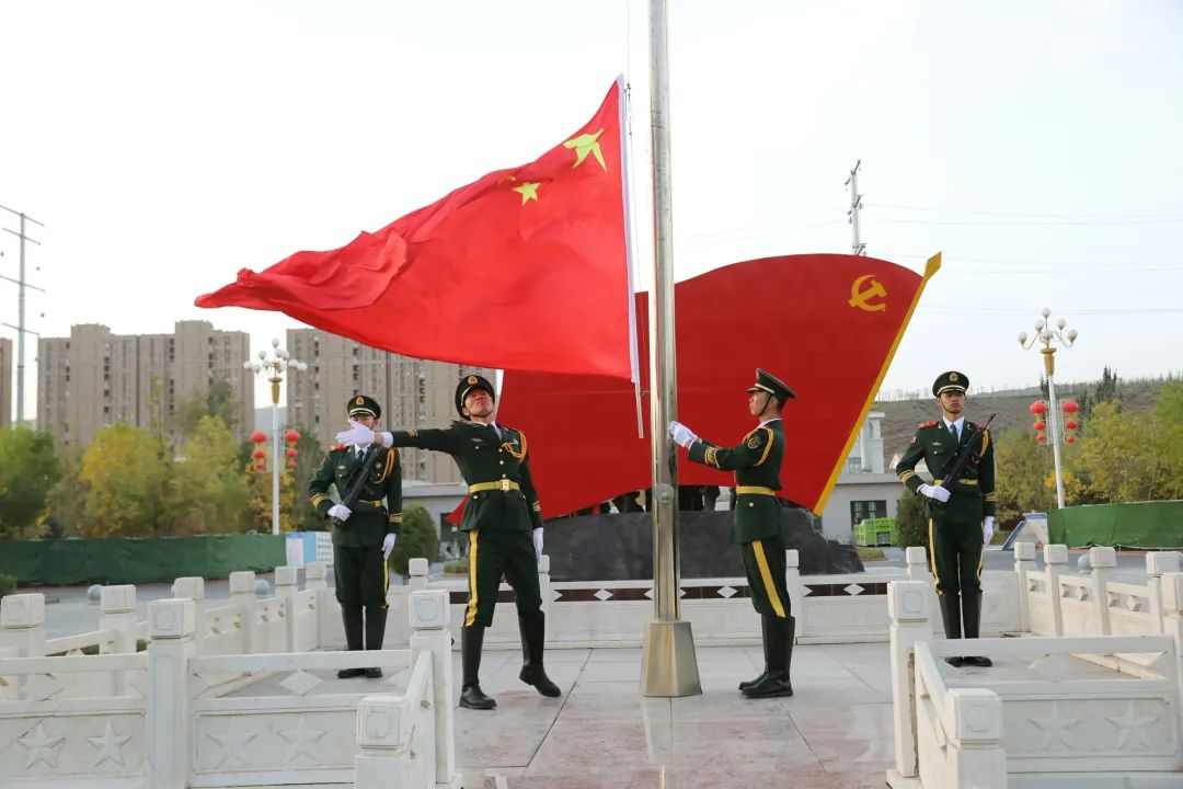 生日快乐解放军和武警各部队官兵同升一面旗共祝中国好