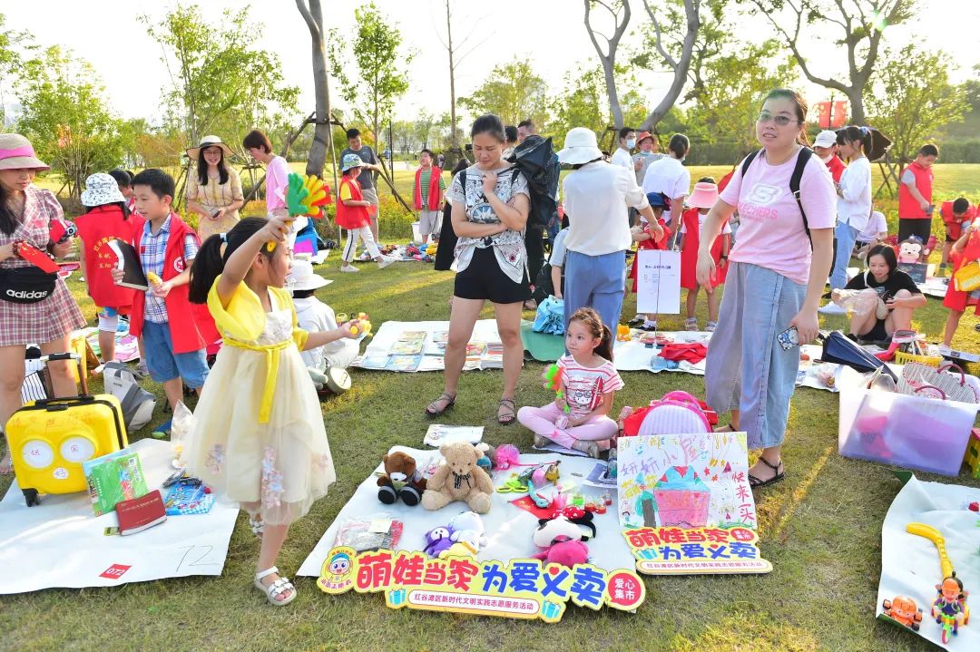 红谷滩区萌娃当家为爱义卖爱心集市暖心开市