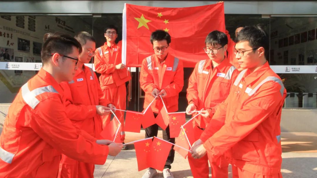 今天,五星红旗格外鲜艳