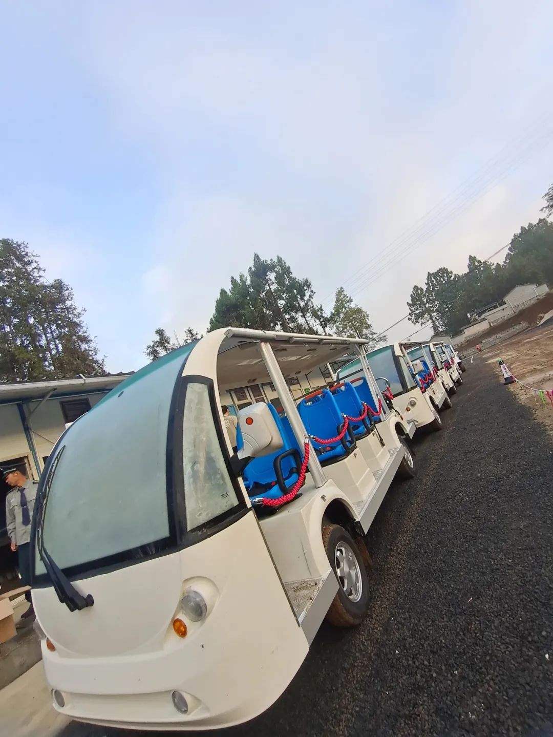 腾冲清水司莫拉游览观光车试运营