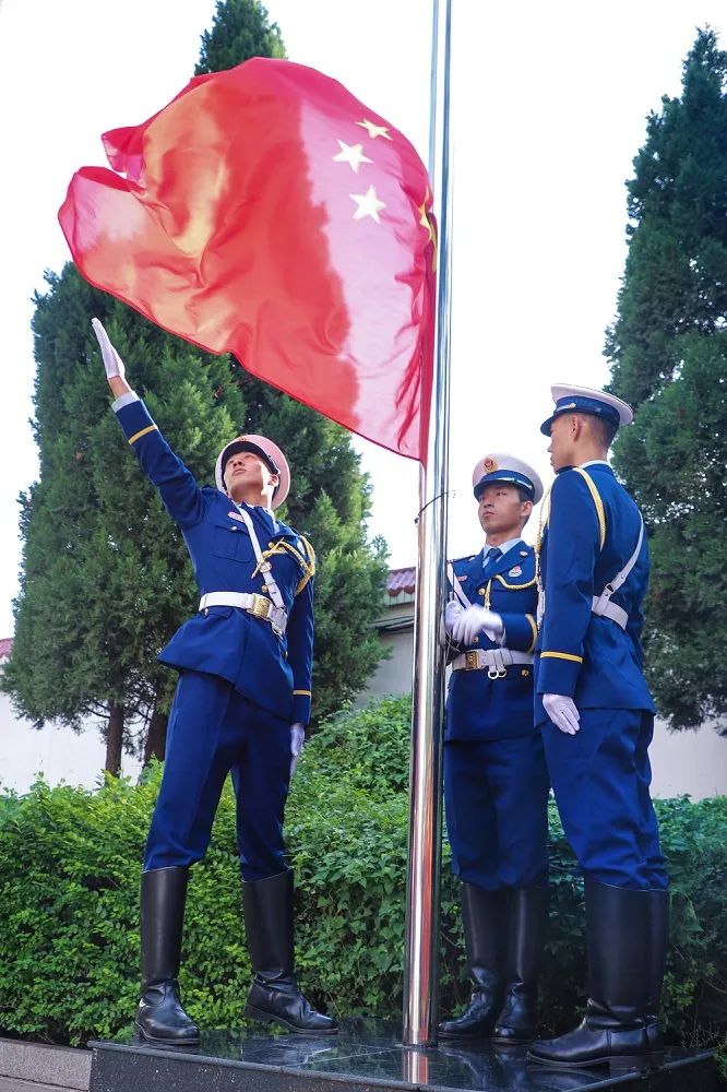 升國旗 | 看,那一抹耀眼的中國紅!