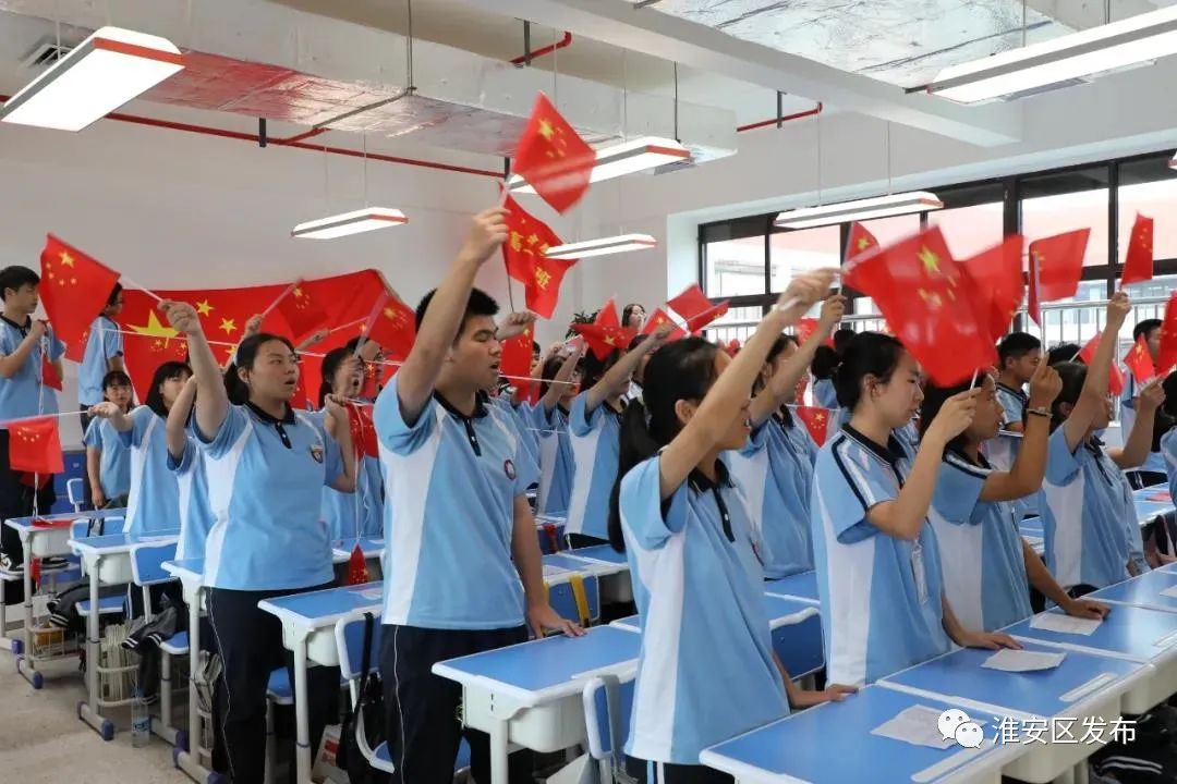 中学生国旗下宣誓图片