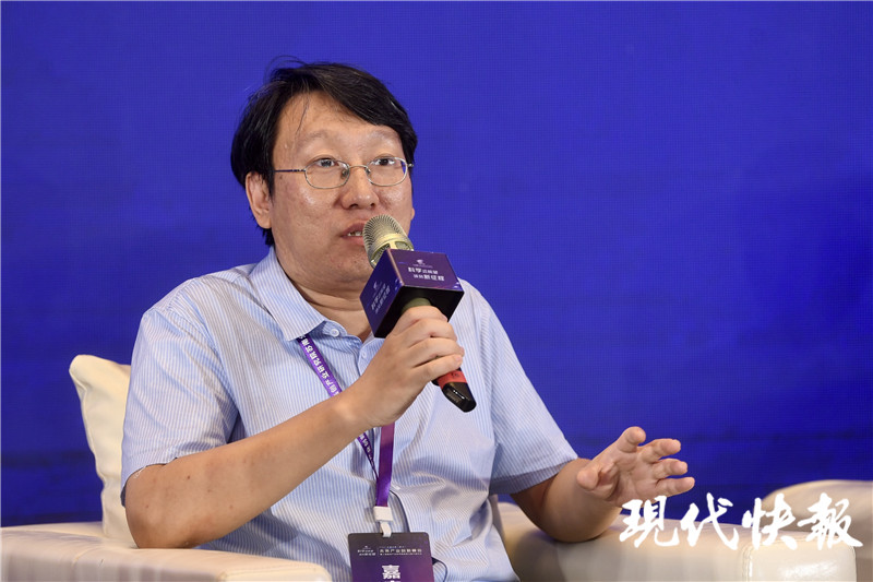 华东师范大学数学科学学院教授,智能数学系主任李韬