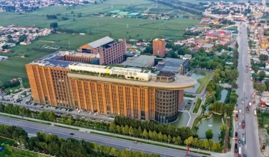 童泰文化旅游产业园,依托厂区内的花园式环境,通过引入"旅游 "的理念