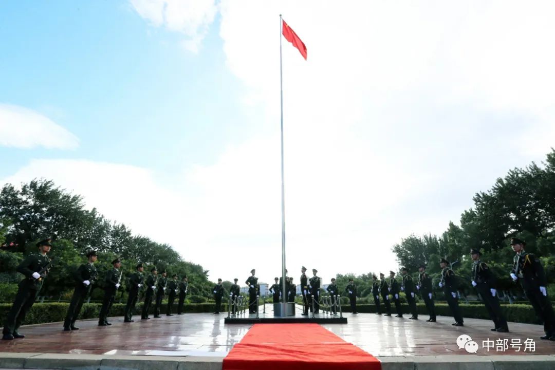 喜迎国庆,中部战区部队隆重举行升国旗仪式