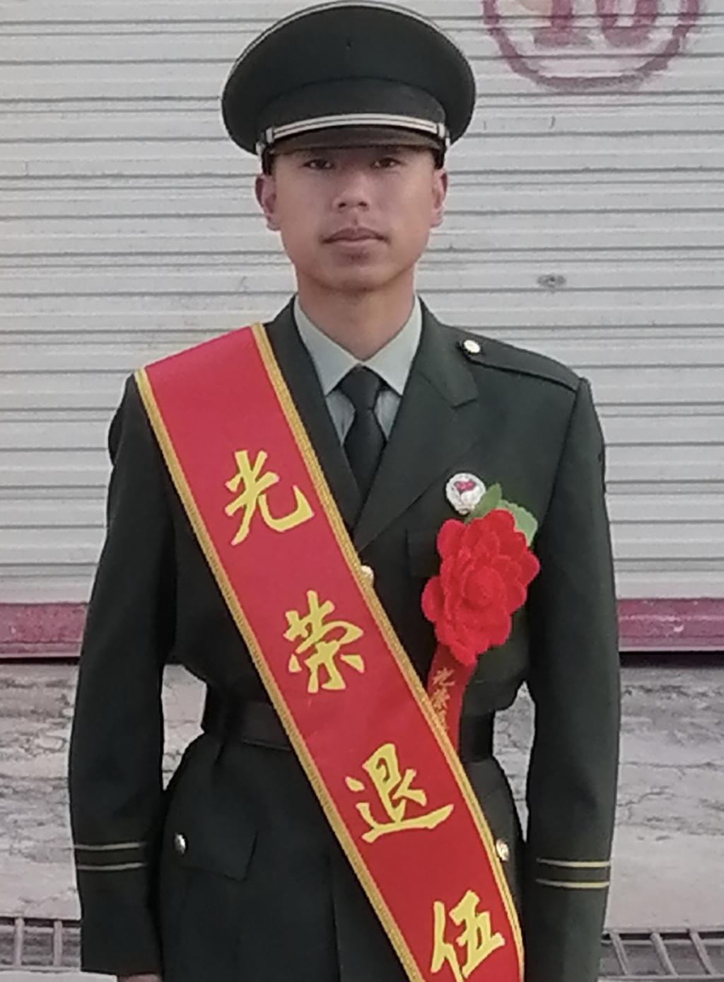 飒投笔从戎赤诚爱国的江南青年