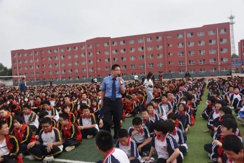 人民检察院主管未成年人检察工作的副检察长及检察官到望都县第三中学