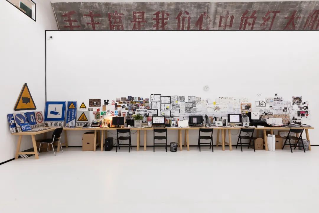 以符号激活的巴别塔丨徐冰地书立体书