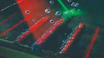 激光诱导氧化：可控制备纳米光栅新方法