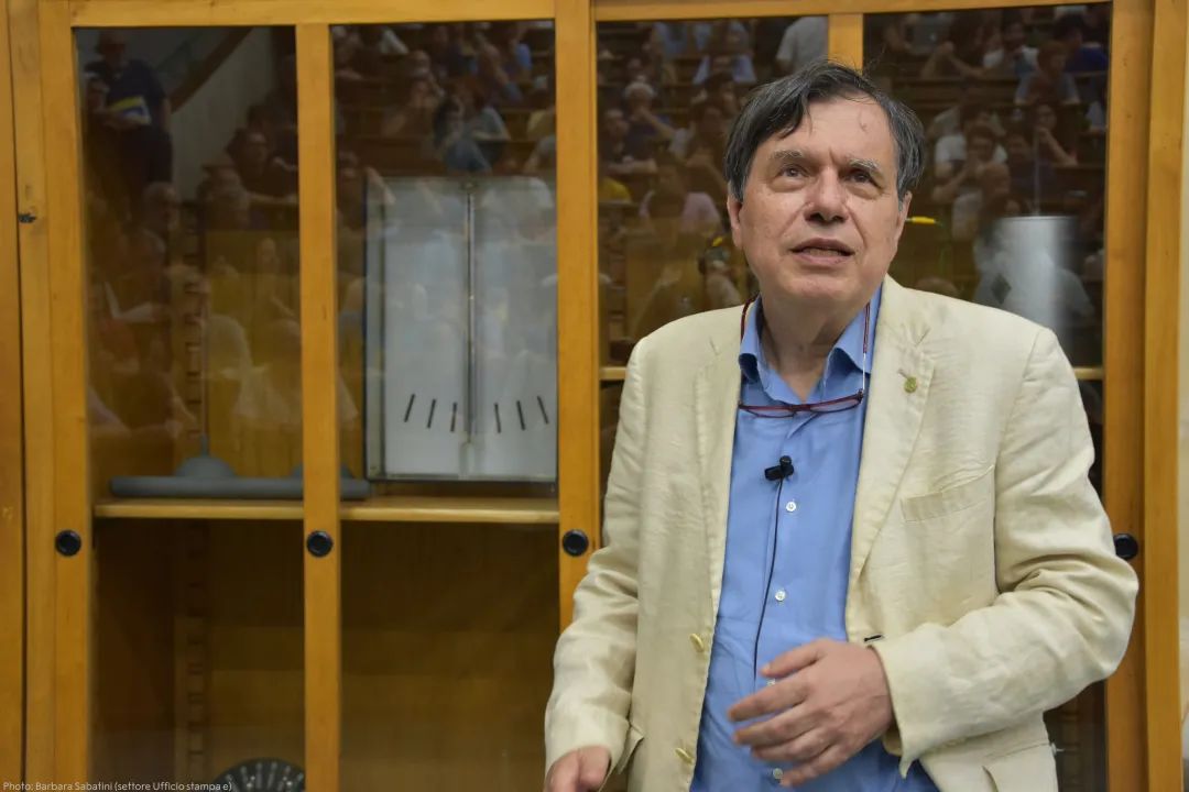 惩戒混乱,追寻规律,这是本届物理学奖得主的使命