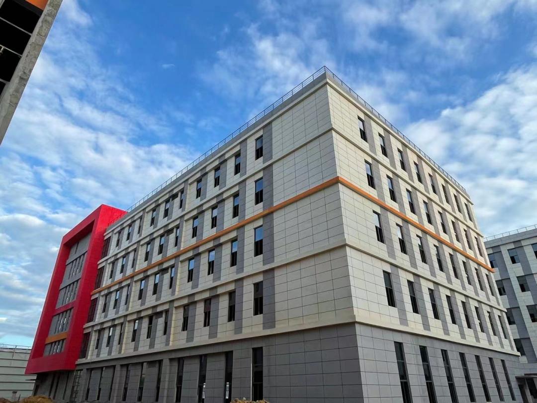 慎始如终全力冲刺电子信息产业园三期项目进入收尾阶段