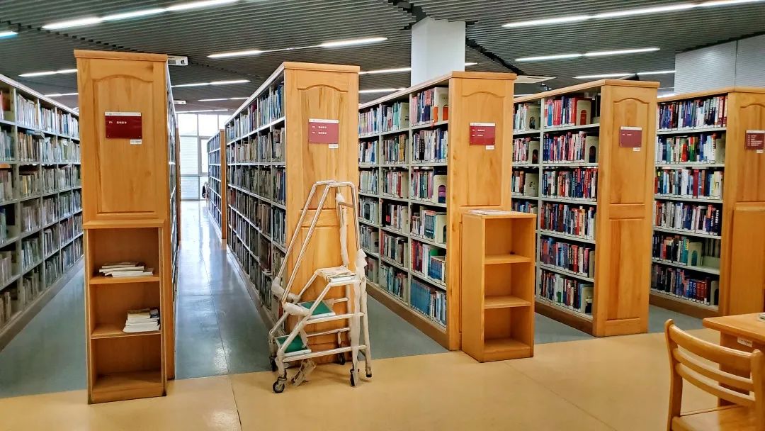 江汉大学图书馆图片
