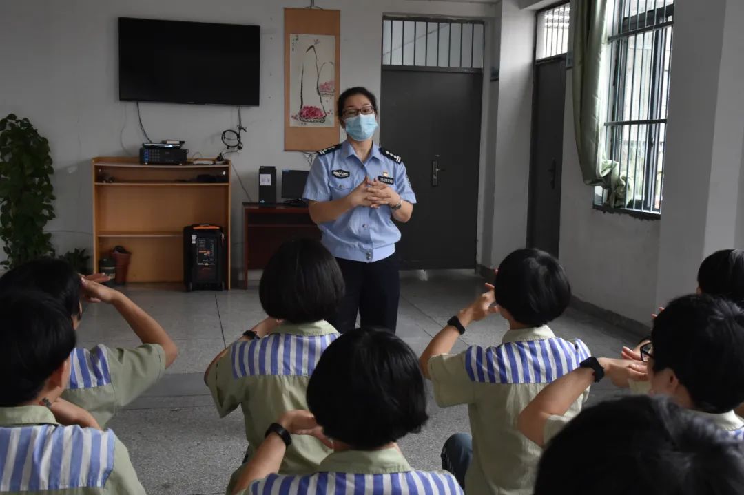 男大女七岁 起高墙图片