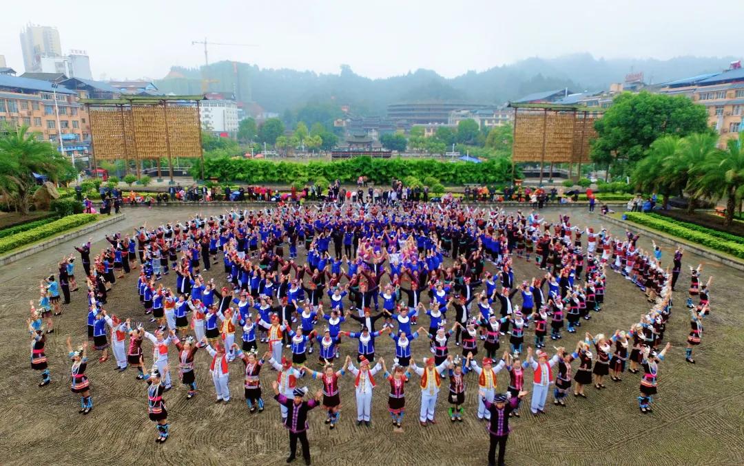 多耶是侗语的谐音,"多"即唱或跳,"耶"即耶歌,为"唱耶跳耶"之意,汉译为