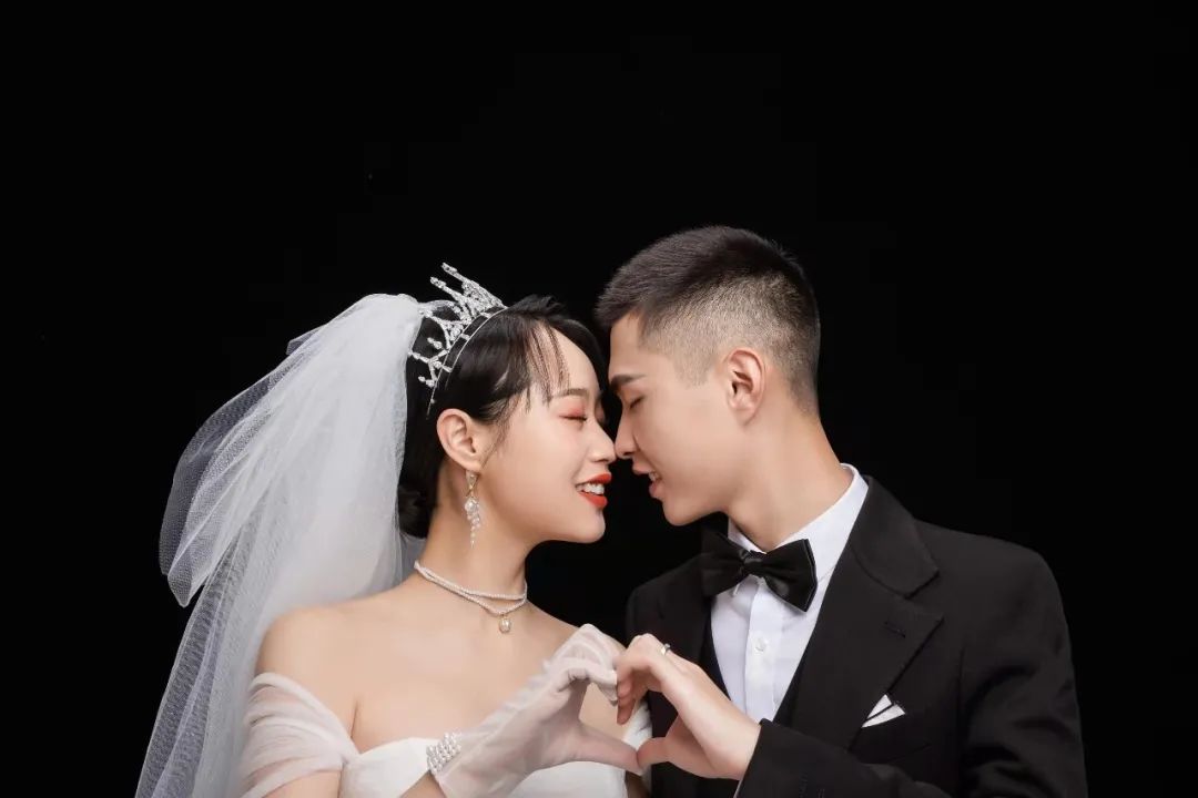 彭磊家境不是太好,他第一次见黄秀琴父母时的红包都是黄秀琴私下准备