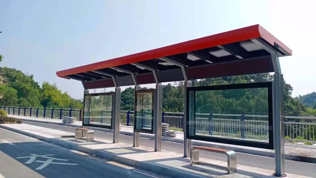 今年,市交通运输部门共新建改造公交站点55个,其中新建港湾式停靠站5