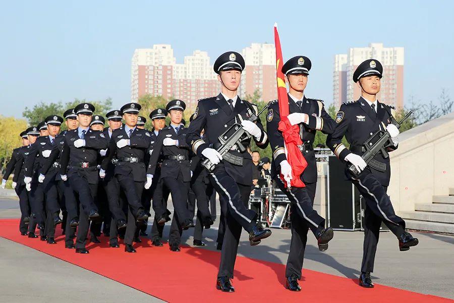 【节日我在岗】国庆红下警察蓝