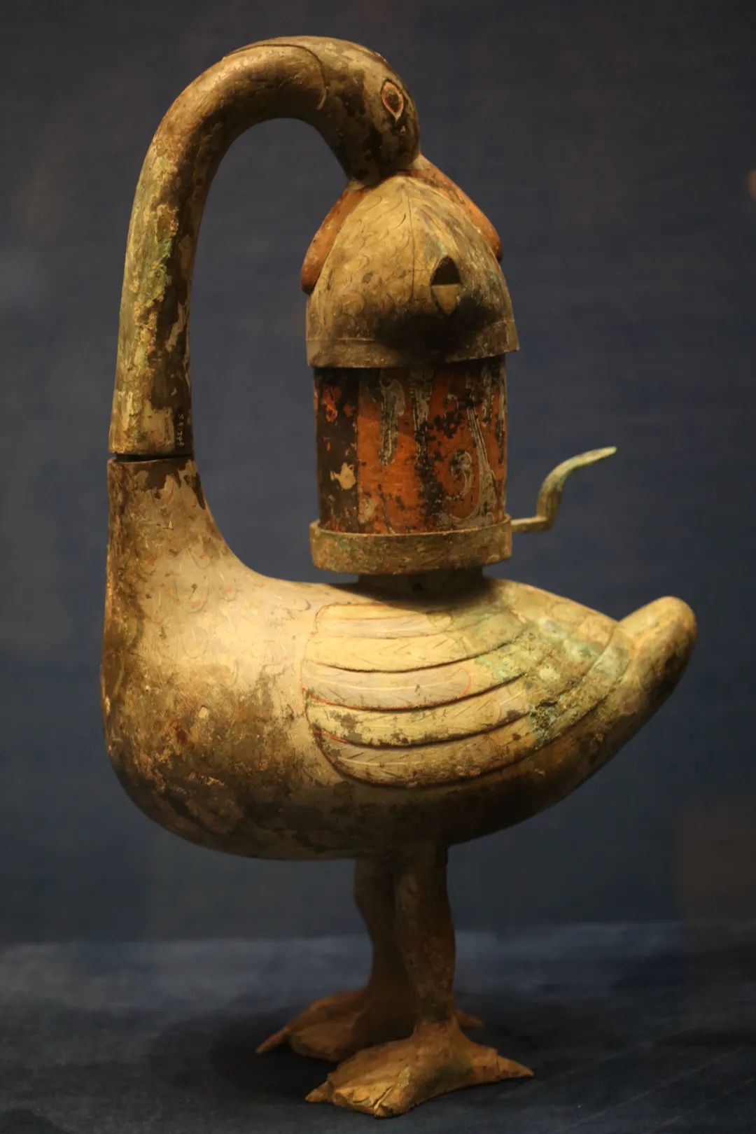 雁鱼铜灯,西汉,公元前206年～公元8年玻璃钵,北魏,386年～534年石雕