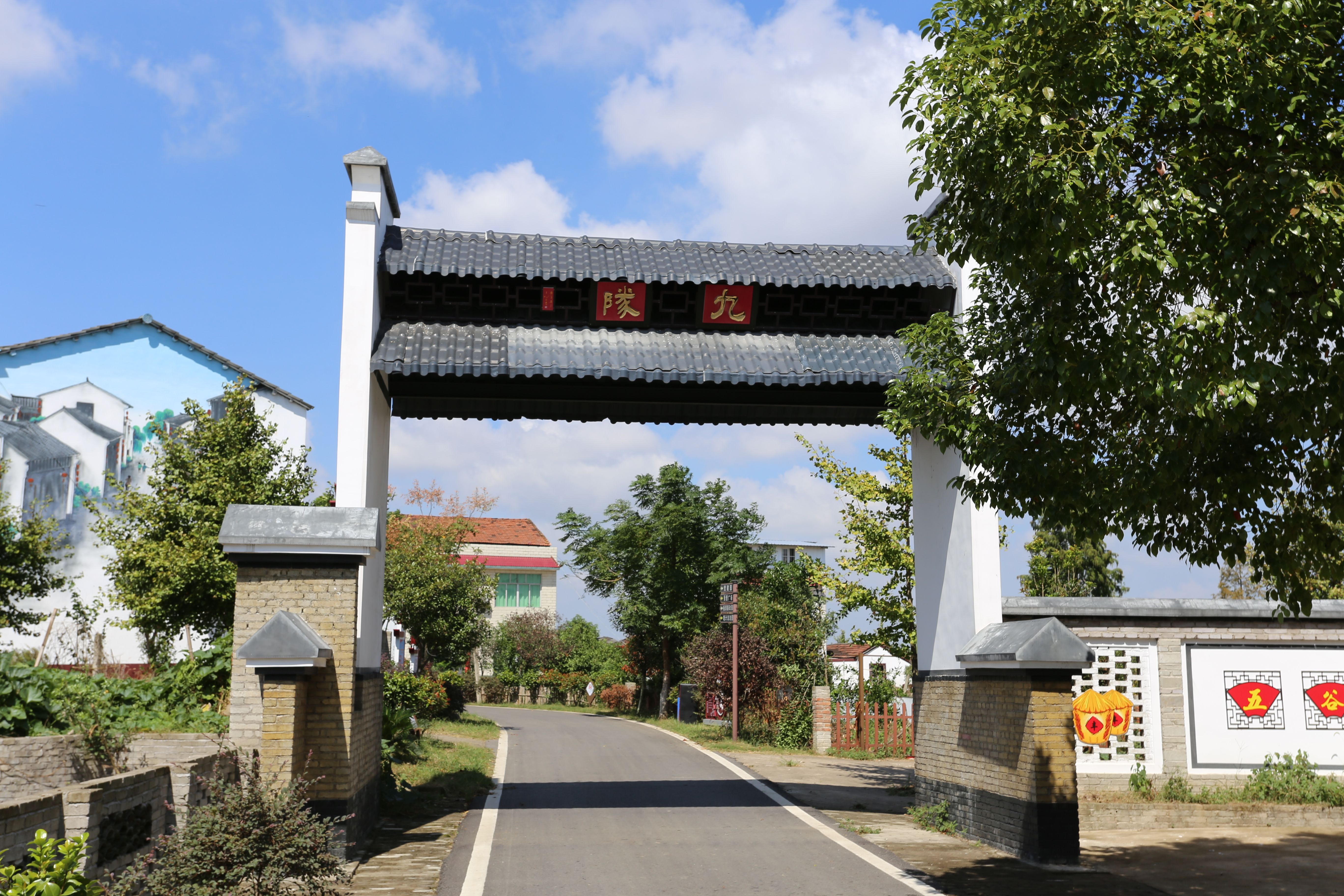 石首市农村基层基础进一步稳固,红色阵地建设全面推进,农村党群干群