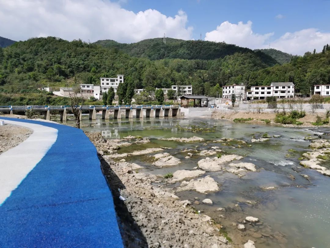 修文县沙溪村改善人居环境助力乡村振兴