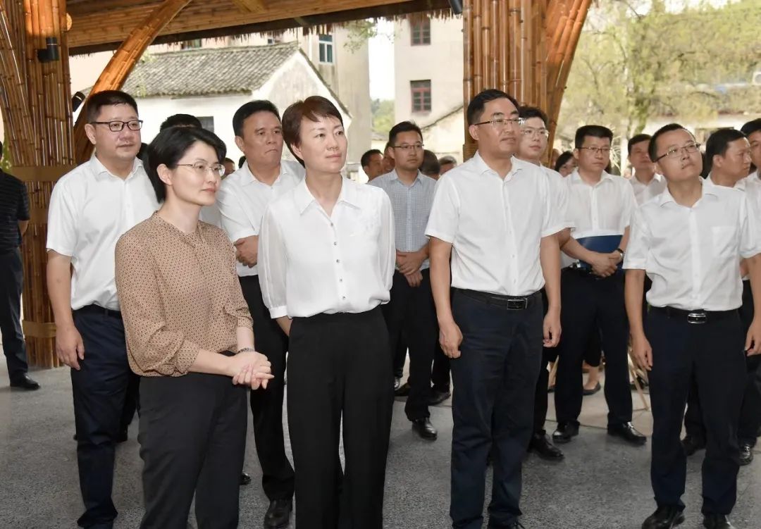 佟桂莉在检查全省"千万工程"现场会筹备情况时强调:高质量攻坚项目